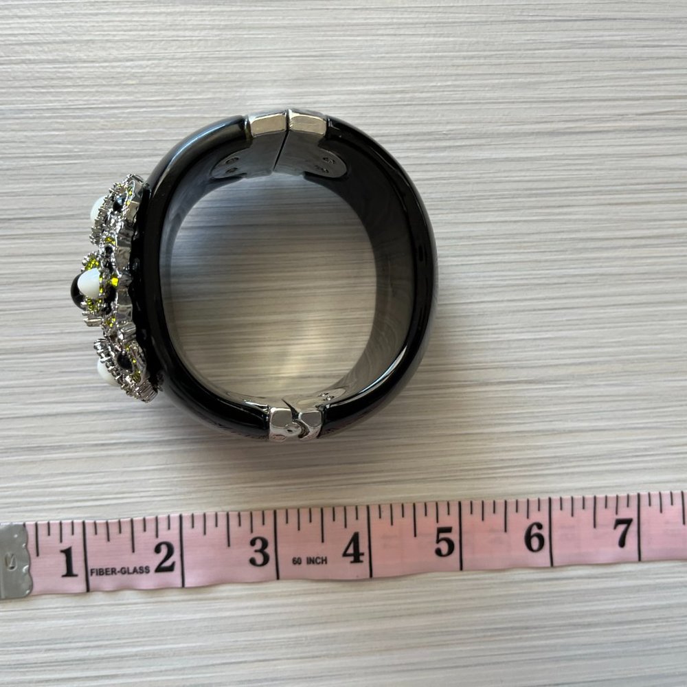 Cuff - Picture 13 of 16